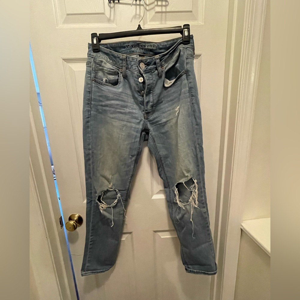 AE distressed Tom girl jeans